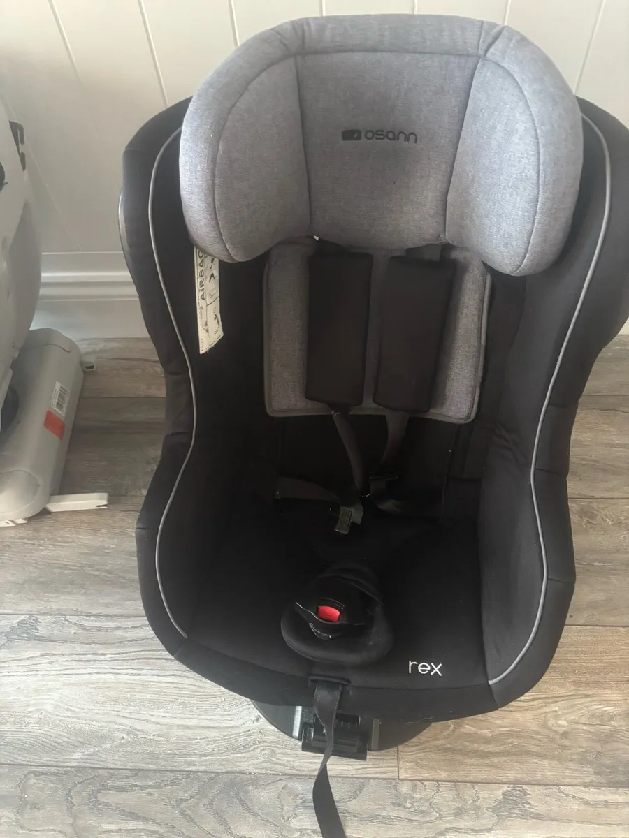 Osann 360’ swivel car seat - Image 1