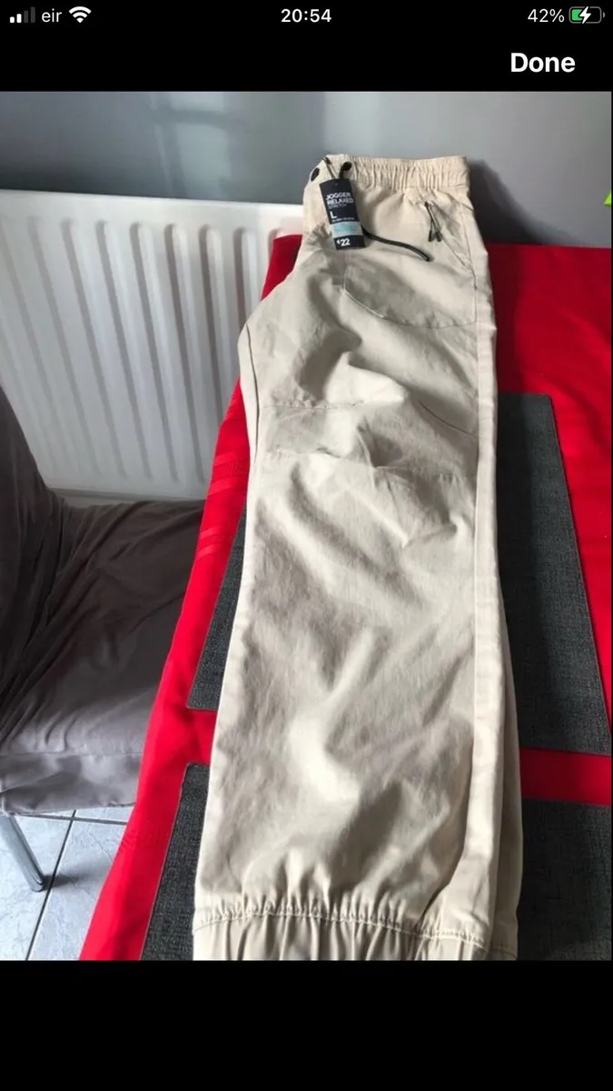 Mens BNWT joggers size L €8 - Image 2
