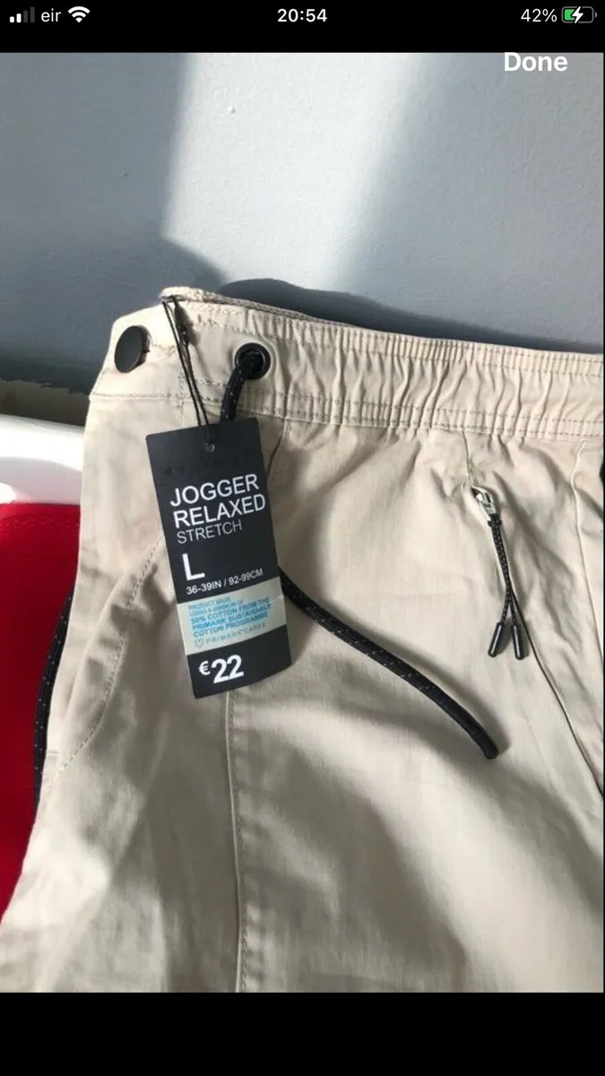 Mens BNWT joggers size L €8 - Image 3