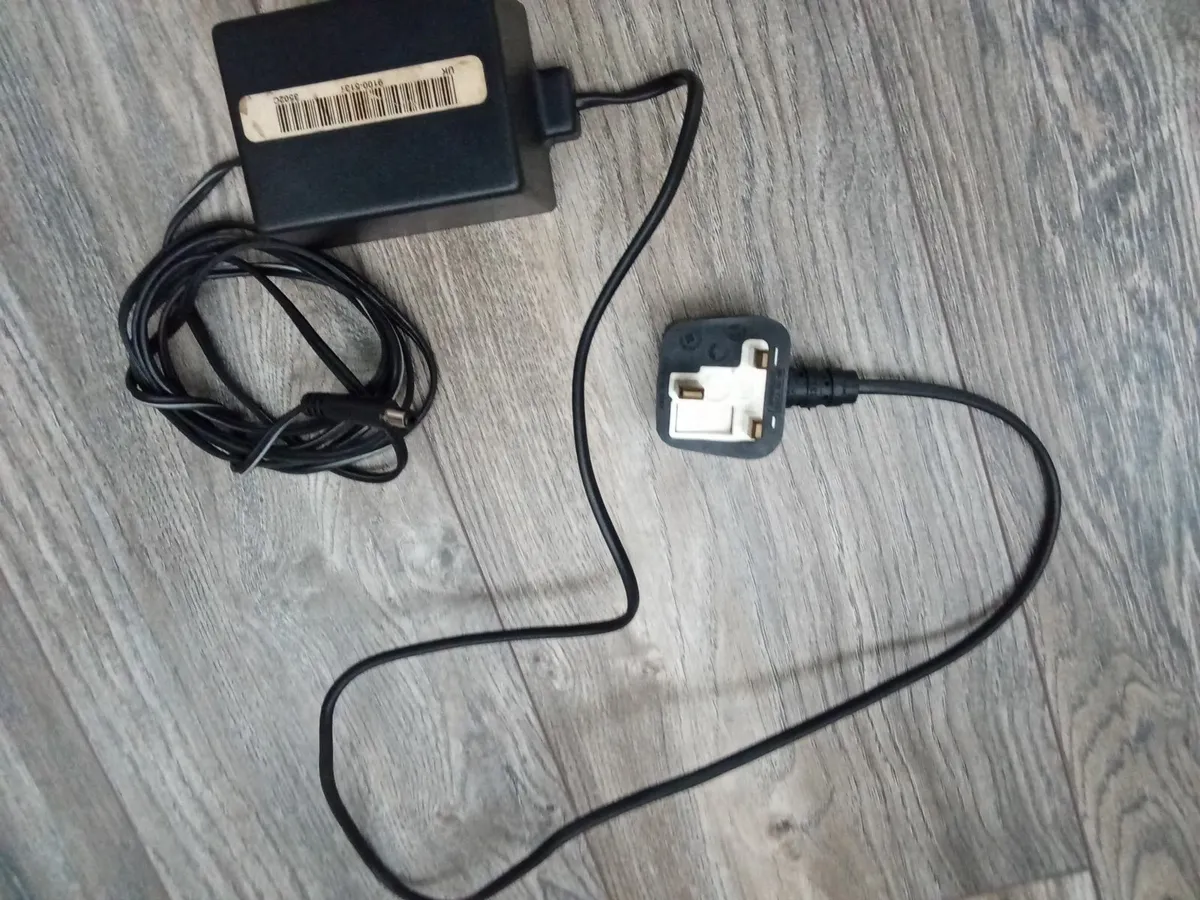 30 Volt Adaptor. - Image 1