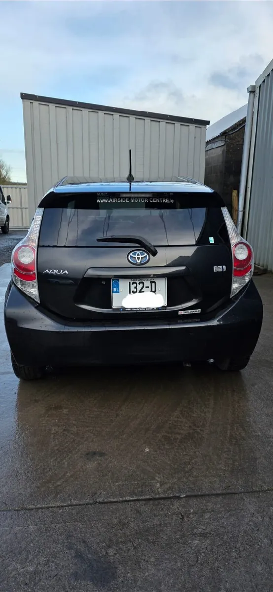 132 TOYOTA AQUA HYBRID - Image 4