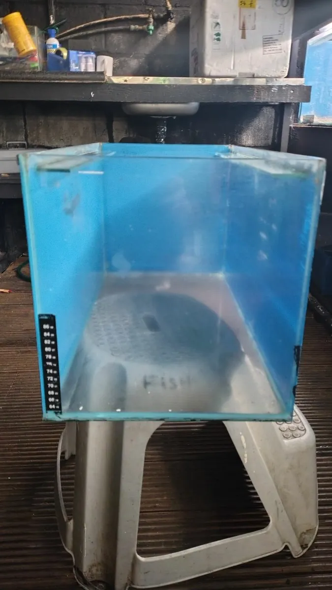 Clearseal 24 x 12 x 12 used - Image 1