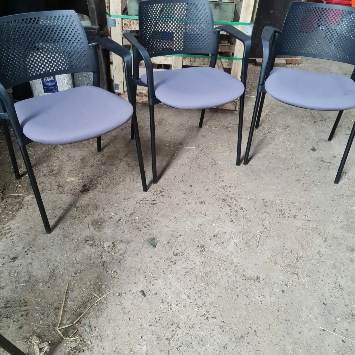 Multi purpose stackable chairs - Image 2