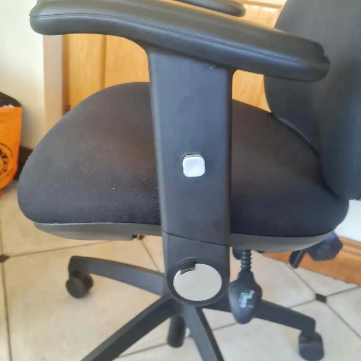 Black operator office chair - Image 2