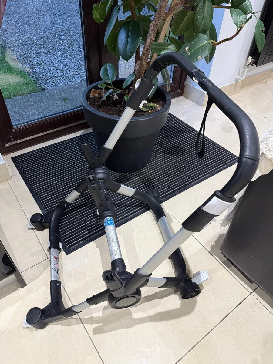 Bugaboo Donkey Chassis in Swords - Image 2