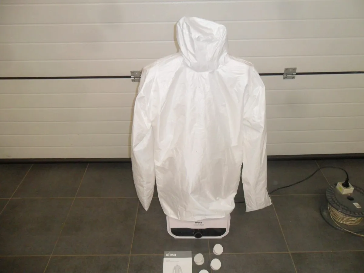 Ufesa SV1200 Automatic Shirt Iron - Image 1