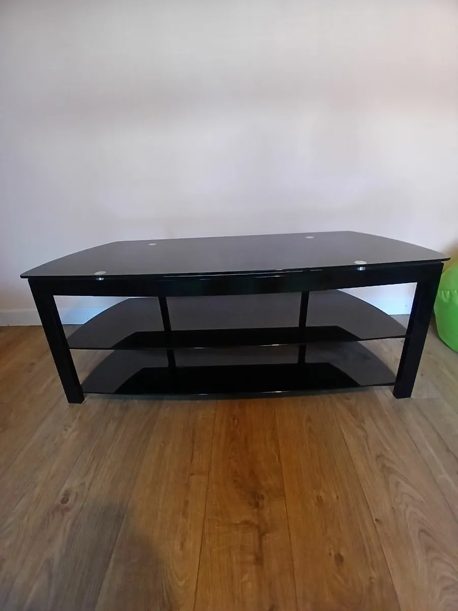 TV STAND UNIT FOR CORNER OR STRAIGHT WALL - Image 1