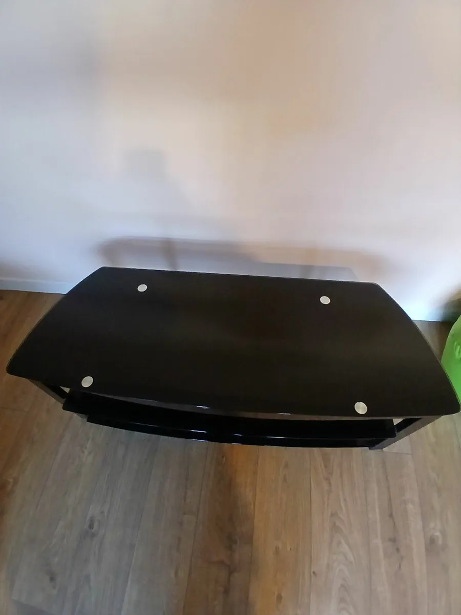 TV STAND UNIT FOR CORNER OR STRAIGHT WALL - Image 2