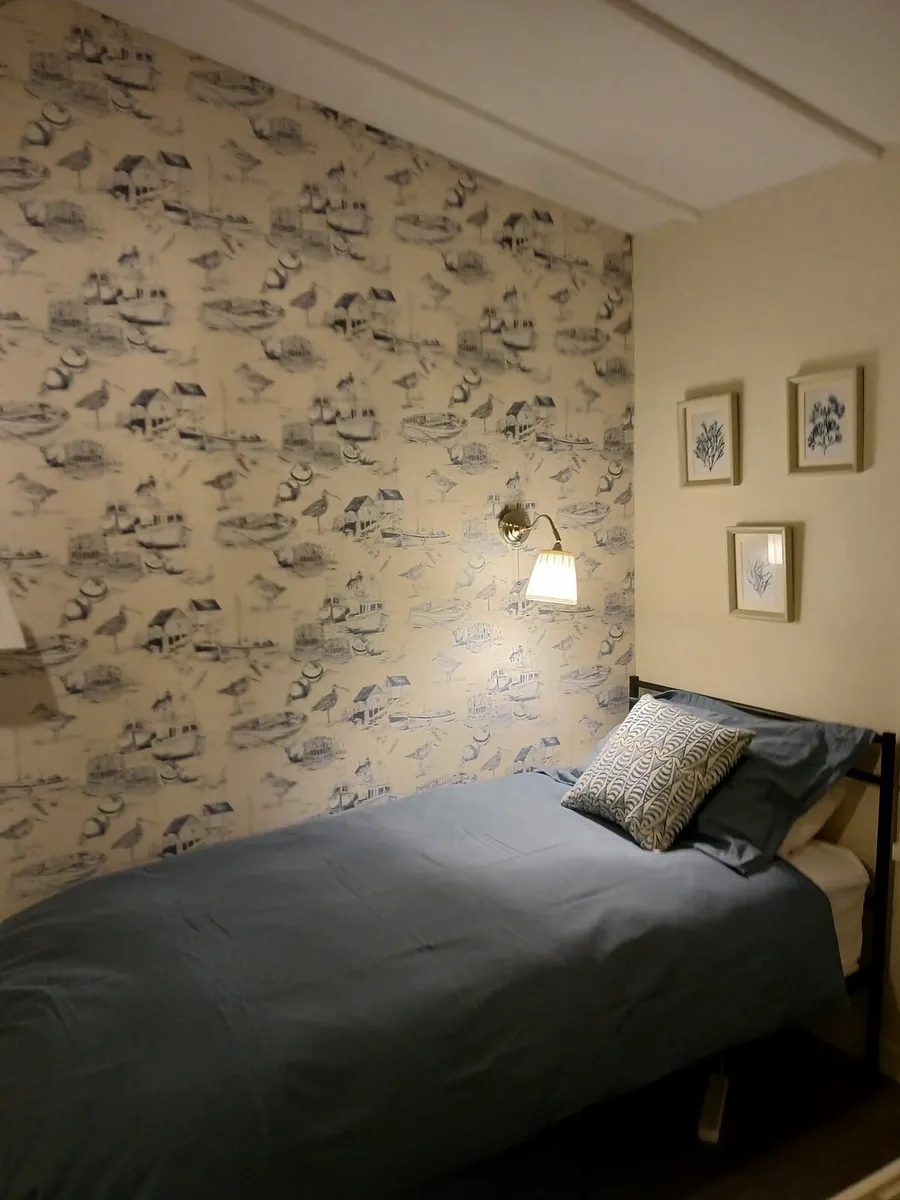 Single beds x 2 - Image 2