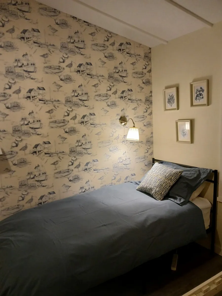 Single beds x 2 - Image 3
