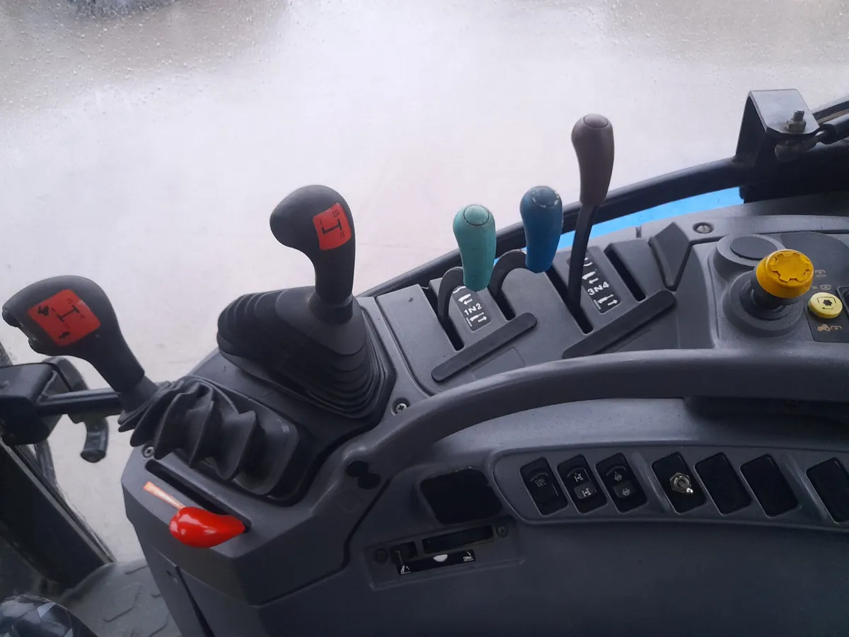 New Holland TS100A, finance available - Image 4
