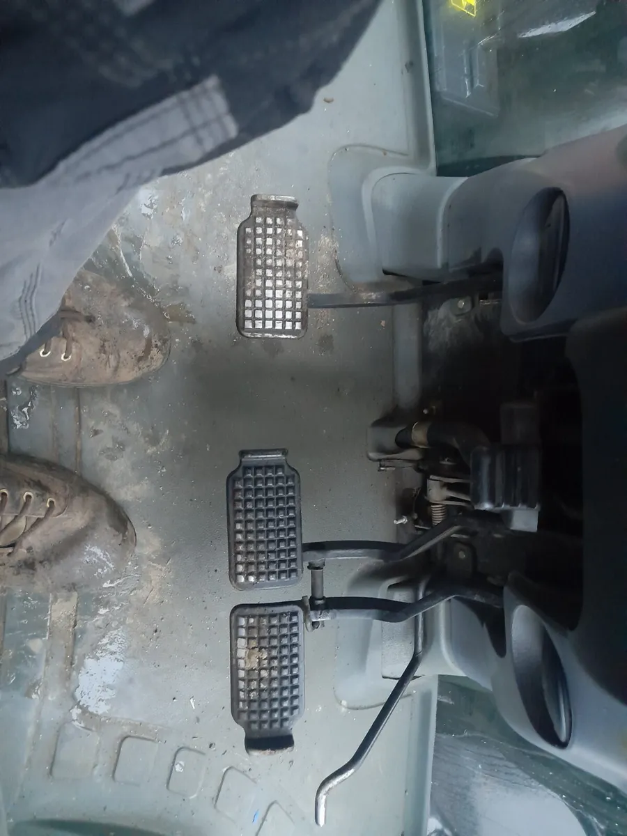 New Holland TS100A, finance available - Image 3