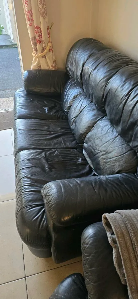 3 seater free couch too collect - Image 3