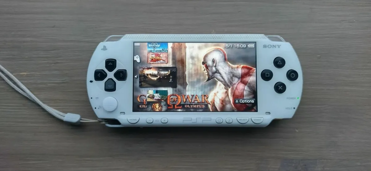 Psp Modded White 64gb Games - Image 3