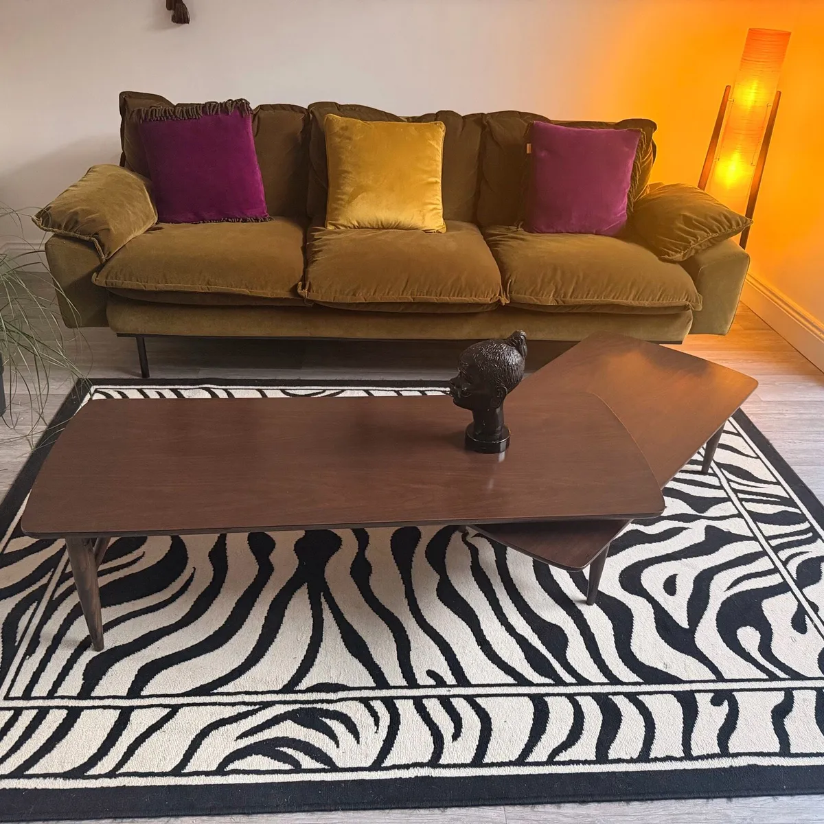 Mid Century Switchblade Extendable Coffee Table - Image 1