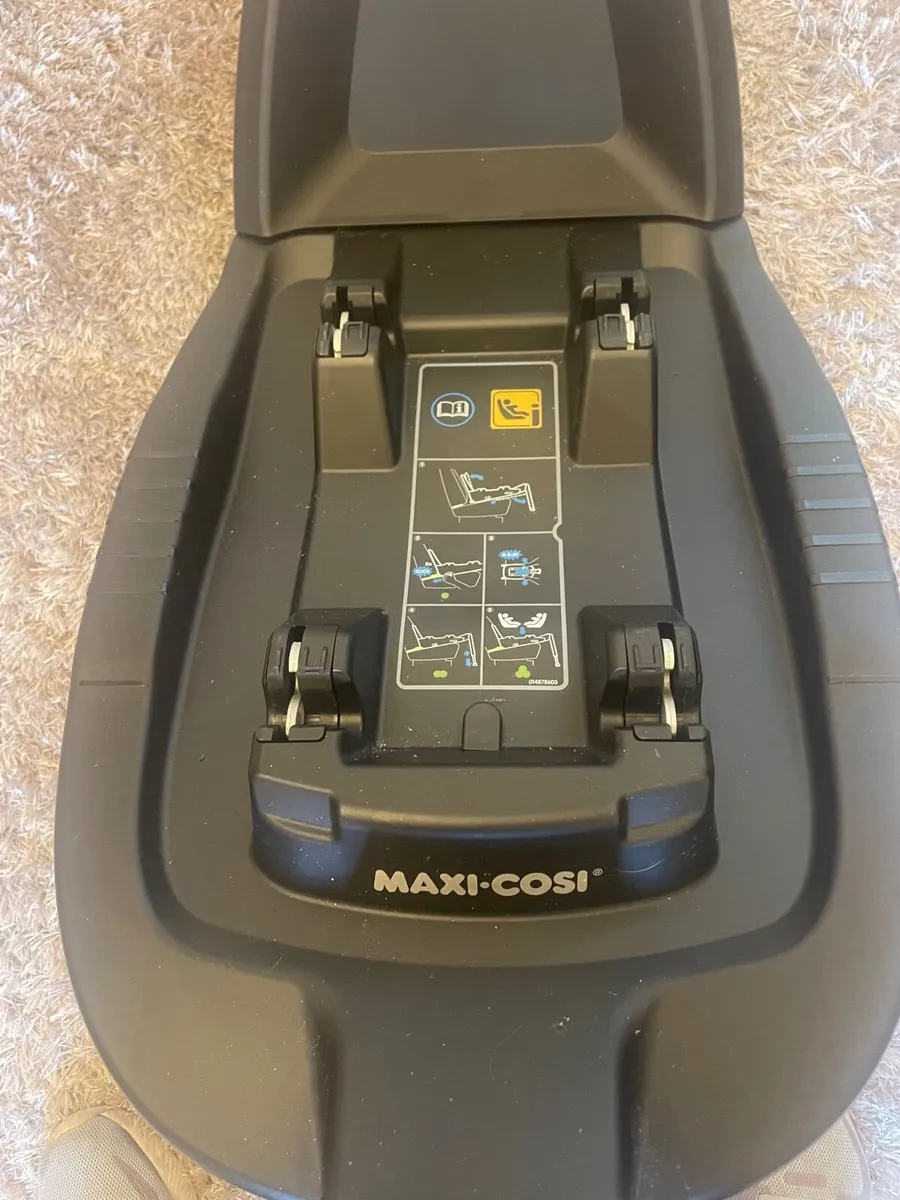 Maxi Cosi Car Seat Base Fxi3 + free car seat. - Image 4