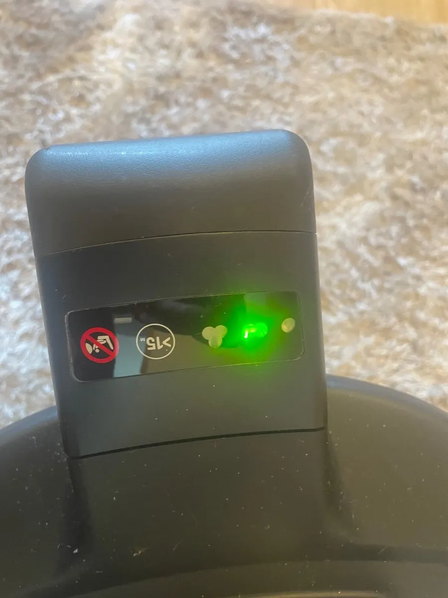 Maxi Cosi Car Seat Base Fxi3 + free car seat. - Image 2