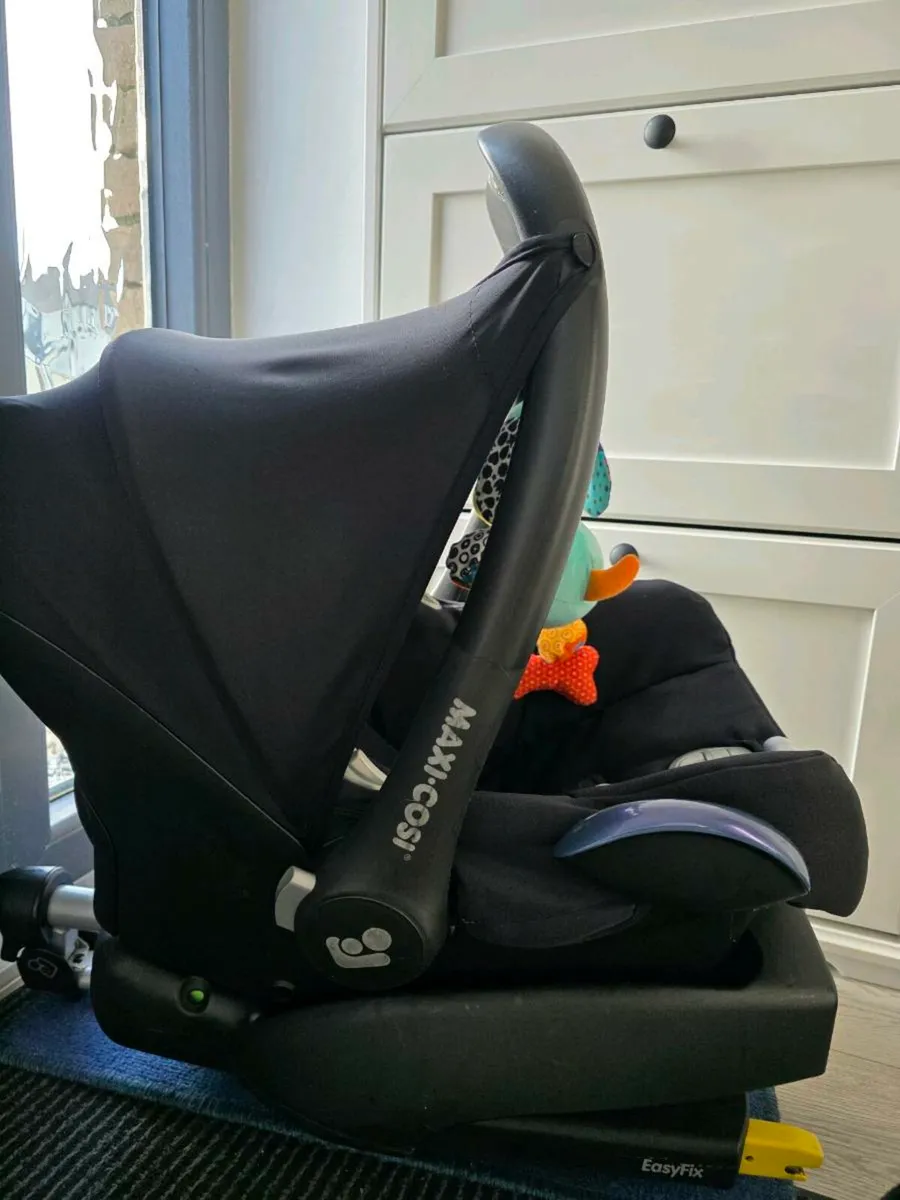 Maxi-Cosi baby car seat with two isofixes - Image 2