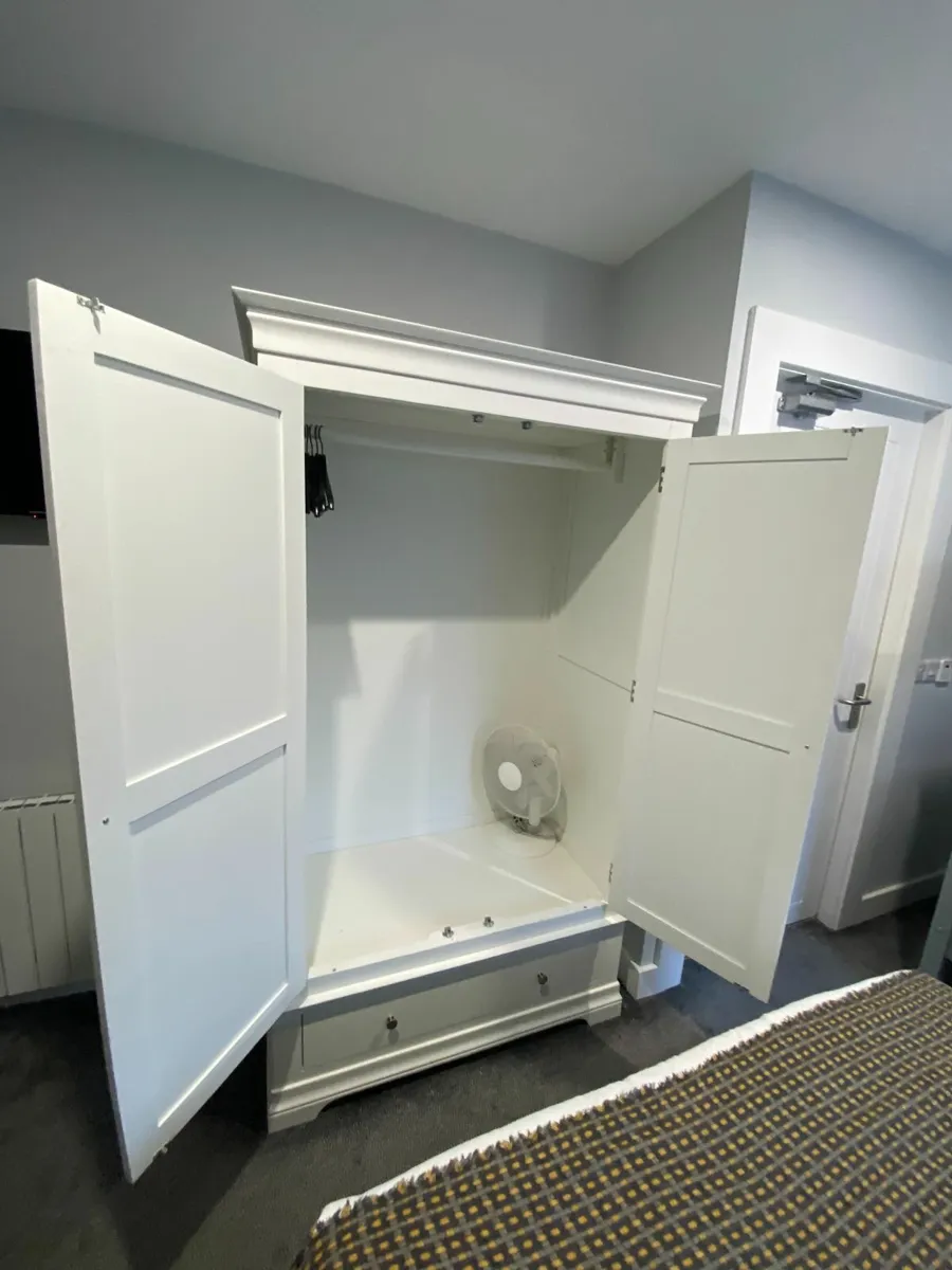 Wardrobes, clothes racks, vanity mirrors - Image 3