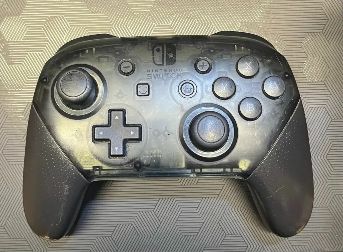 Nintendo Switch Pro Controller - Image 1