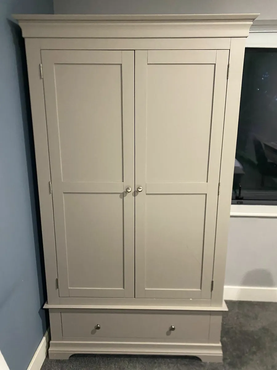 Wardrobes, clothes racks, vanity mirrors - Image 4