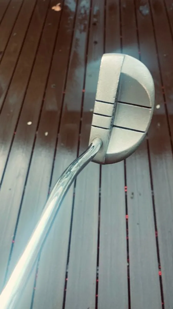 Odyssey Rossie Broomhandle Putter - Image 3