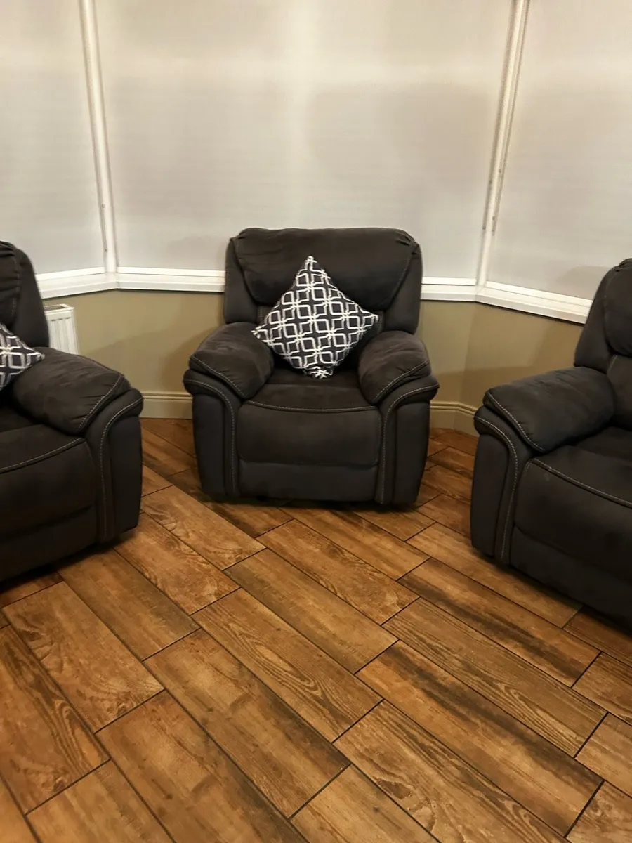 3/2/1 Recliner couches - Image 2
