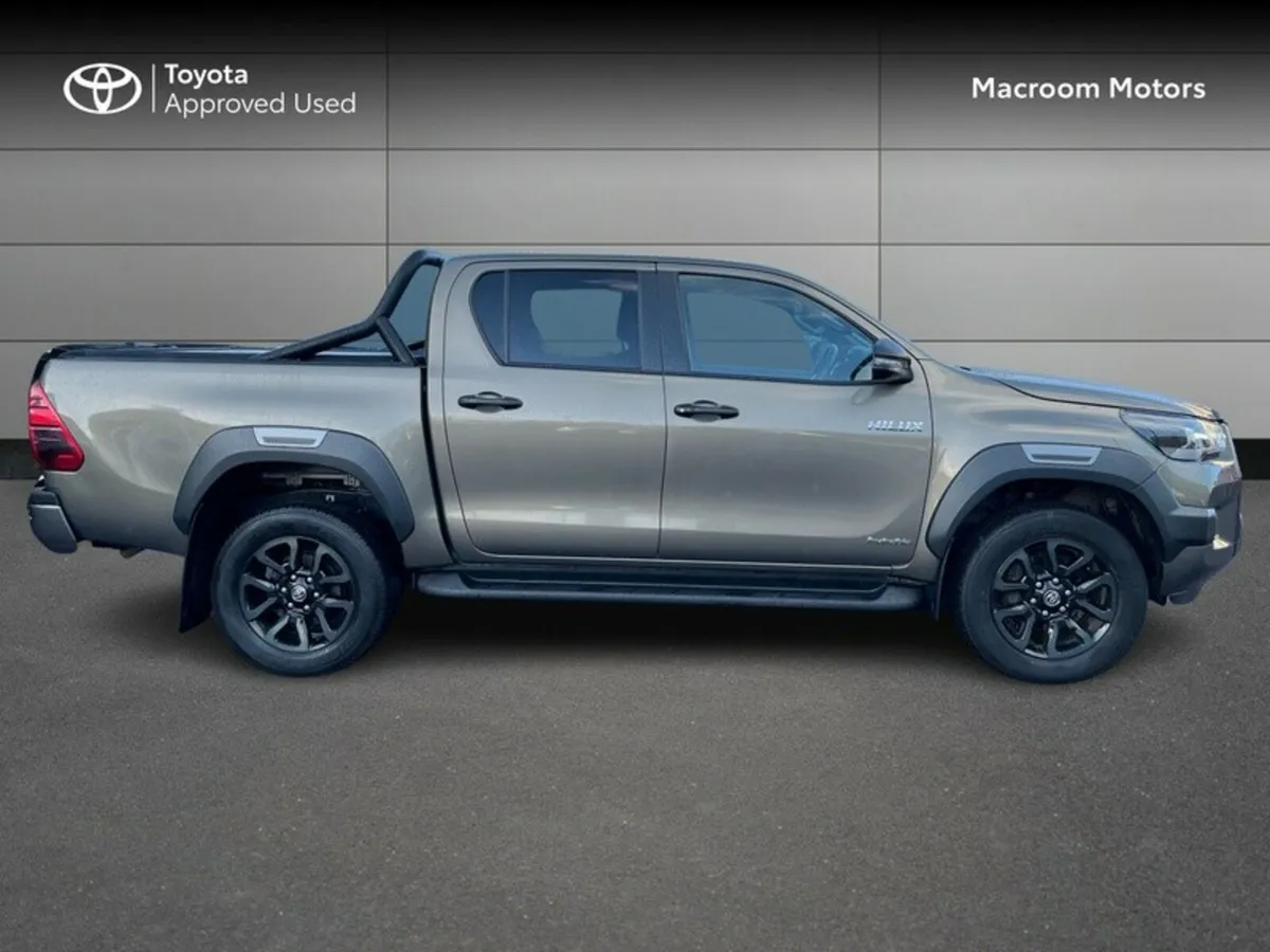Toyota Hilux 2.8 Invincible Auto (INC.VAT) - Image 3