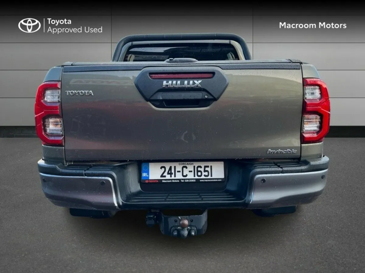 Toyota Hilux 2.8 Invincible Auto (INC.VAT) - Image 4