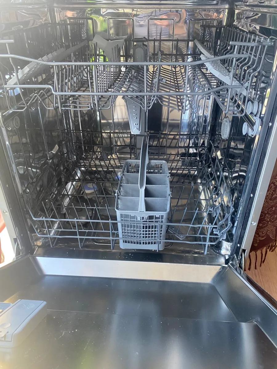 Dishwasher - Image 2