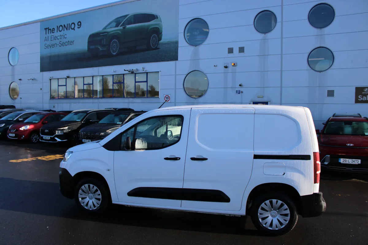 Citroen Berlingo 2021 - Image 2