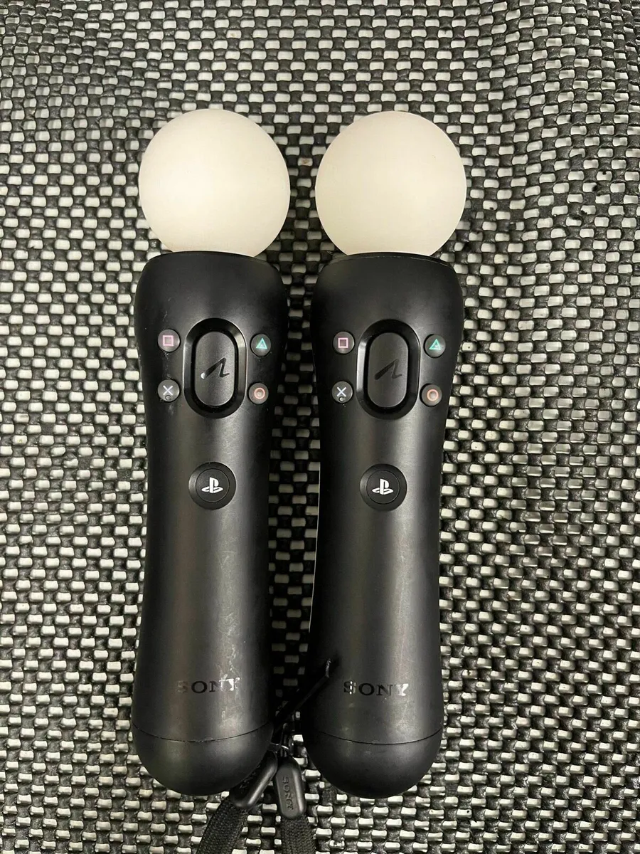 PS4 Move Controllers - Image 1