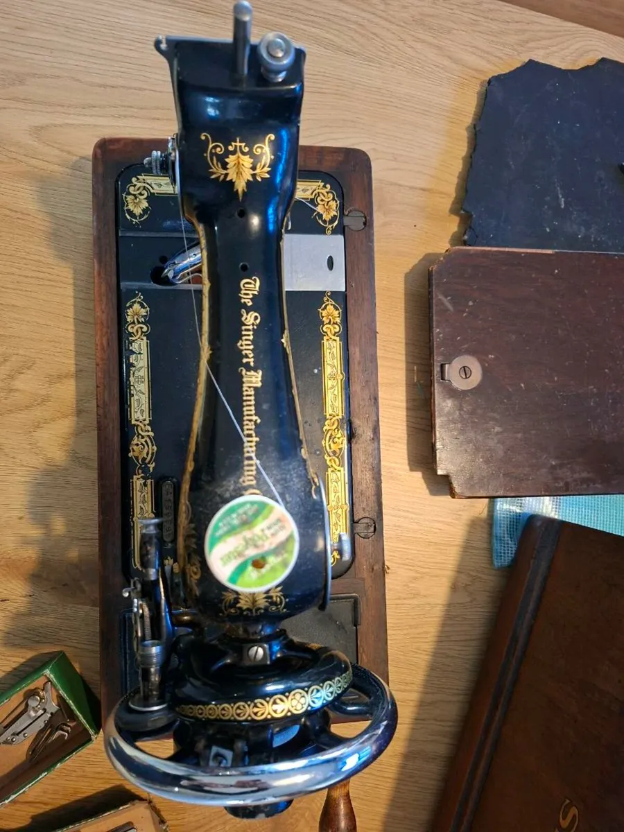 28k singer sewing machine rare - Image 3