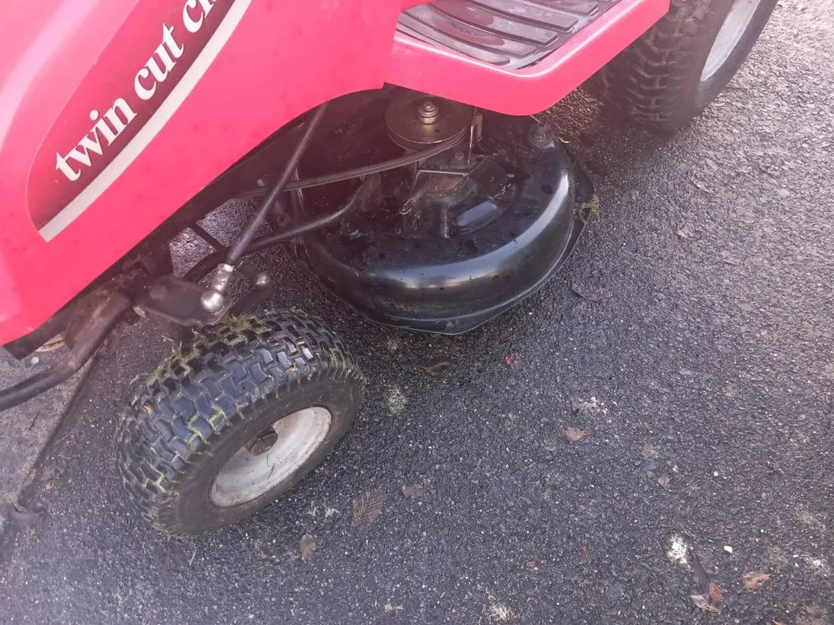 Ride on lawnmower - Image 3