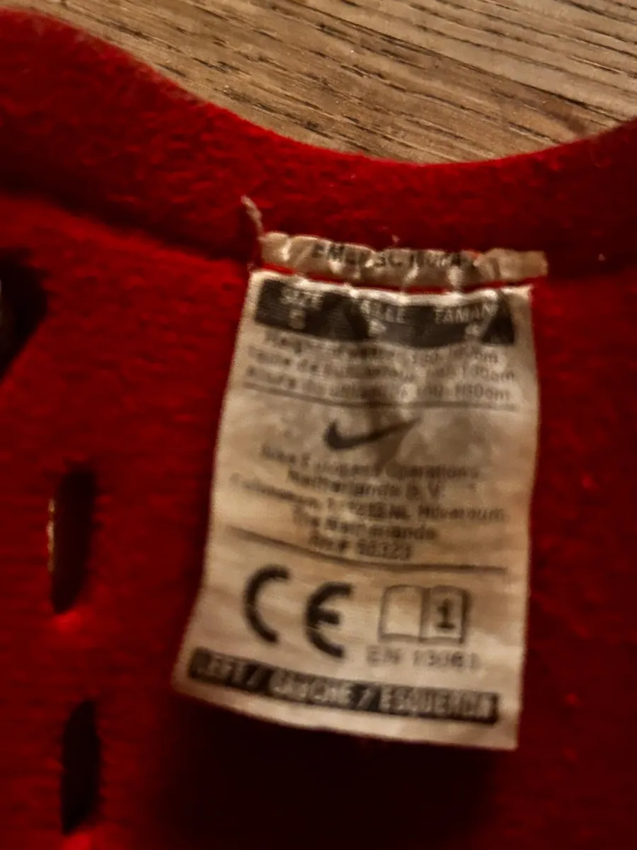 Shin guards size small FREE - Image 1