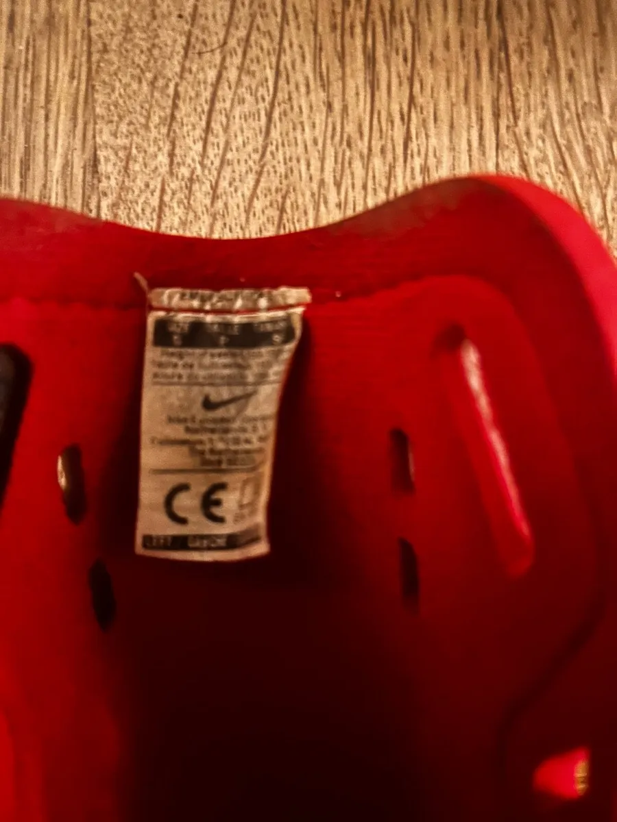 Shin guards size small FREE - Image 3