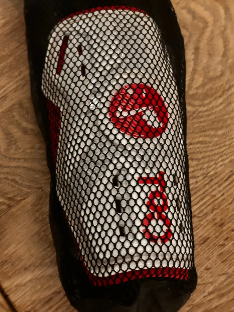 Shin guards size small FREE - Image 4
