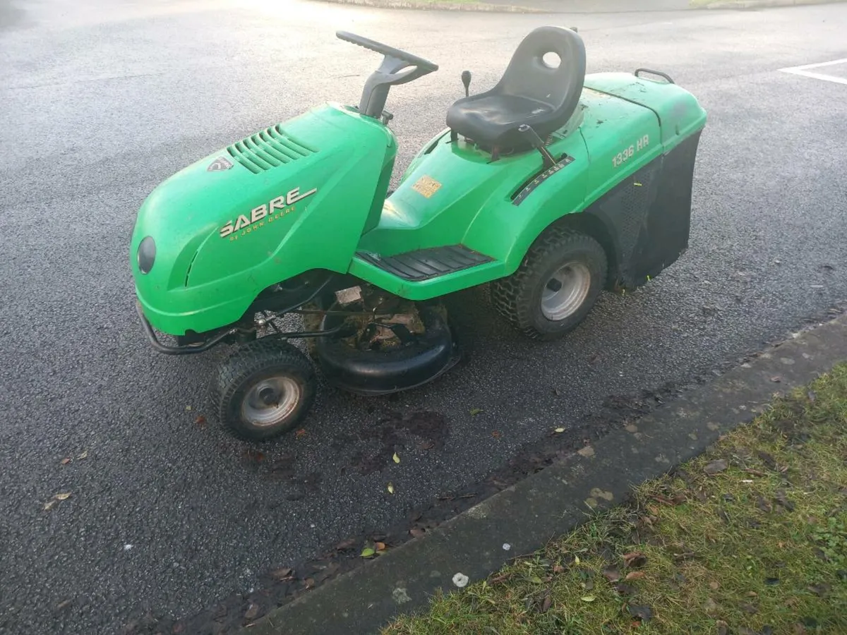 Ride on lawnmower hydrostatic - Image 1