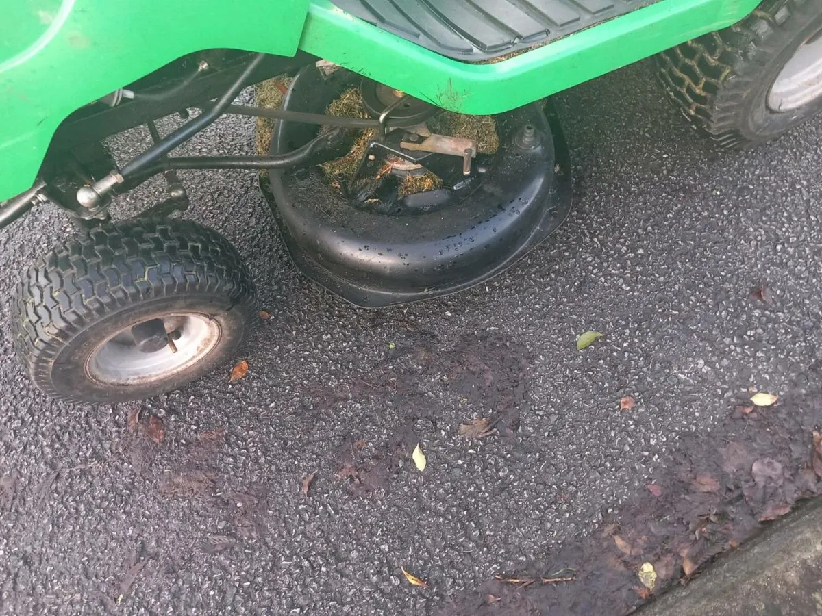 Ride on lawnmower hydrostatic - Image 3