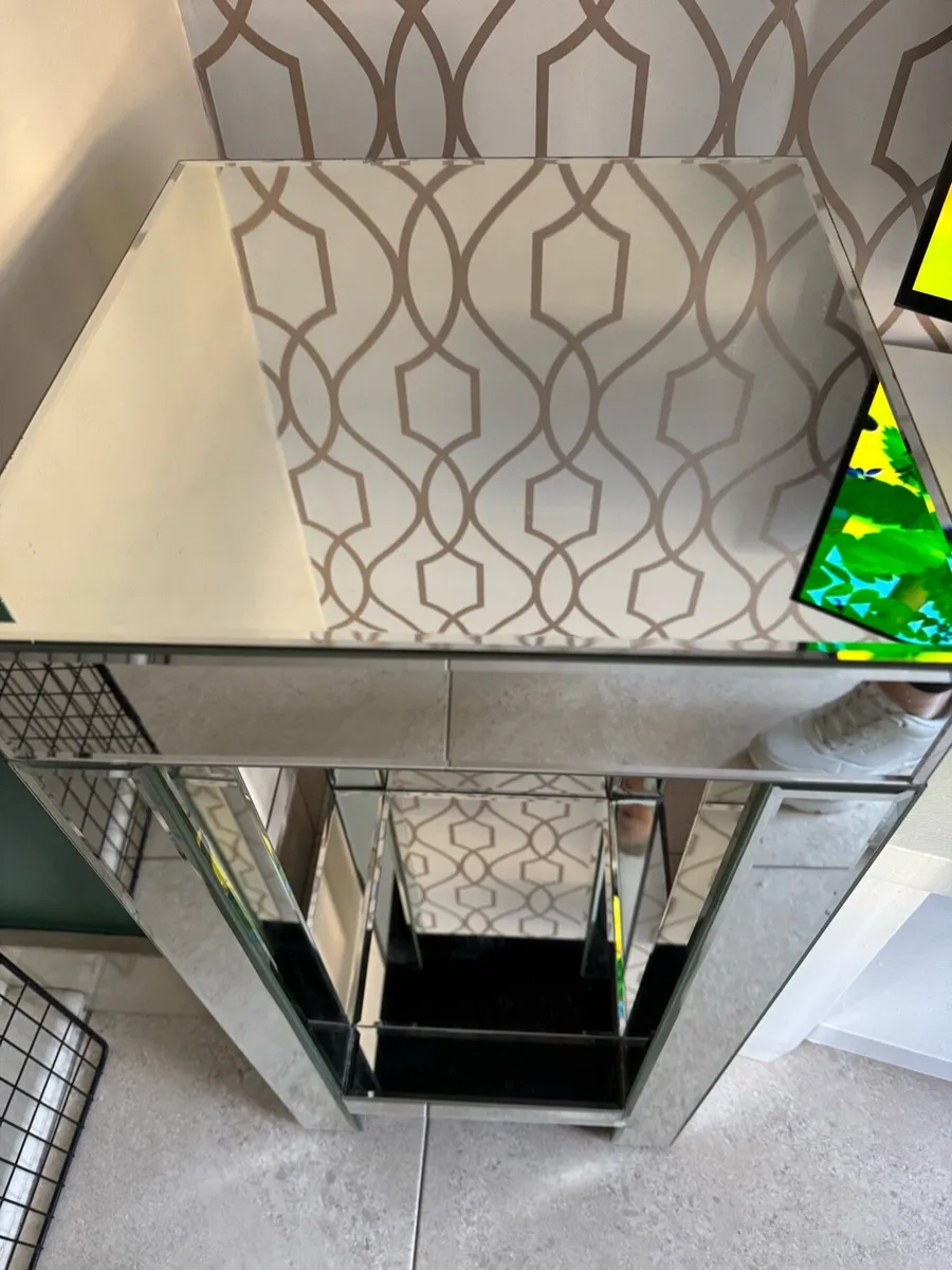 Mirrored occasional table - Image 2