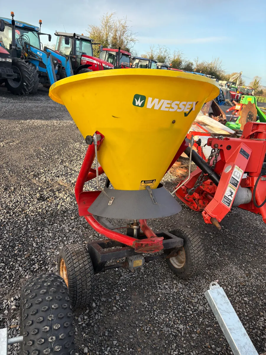 Wessex quad fertiliser spreader - Image 1