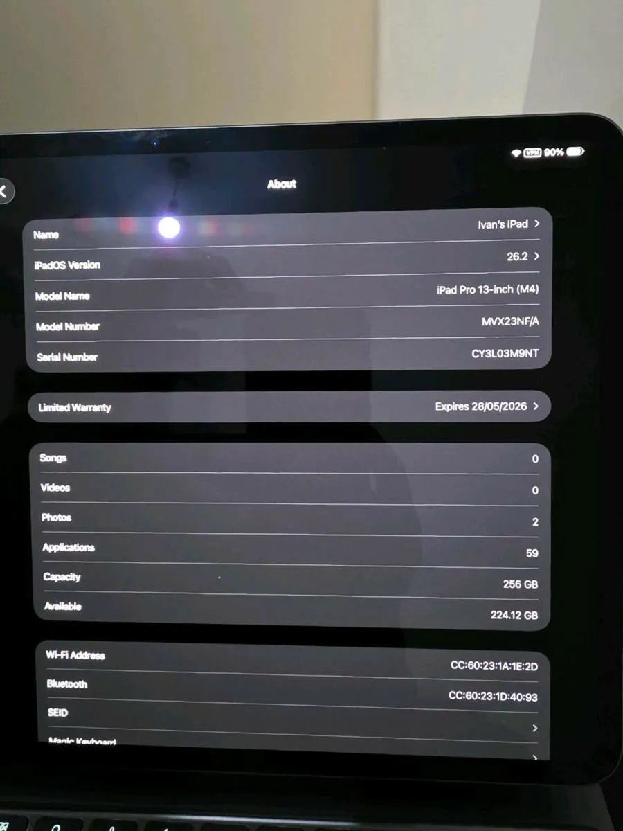 iPad Pro 13" M4 with keyboard - Image 4