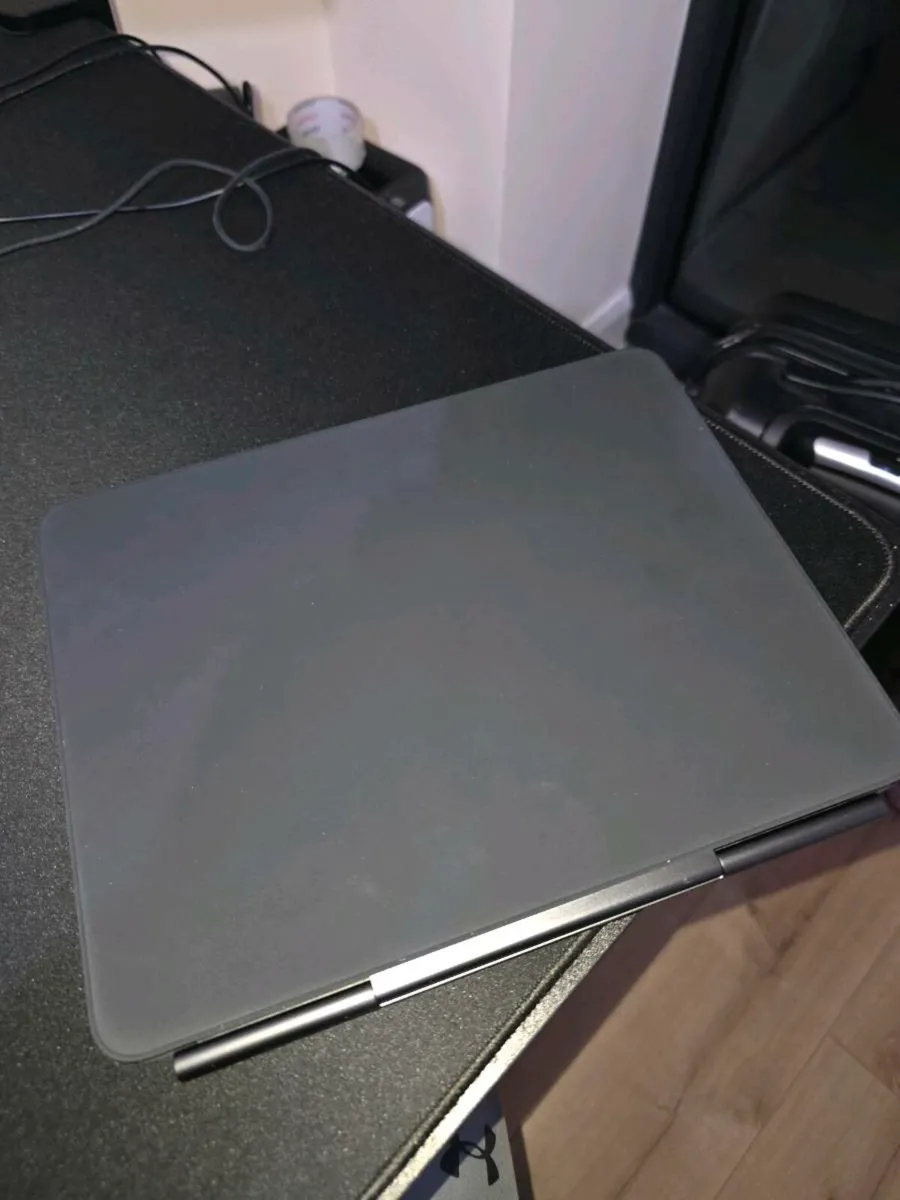 iPad Pro 13" M4 with keyboard - Image 3