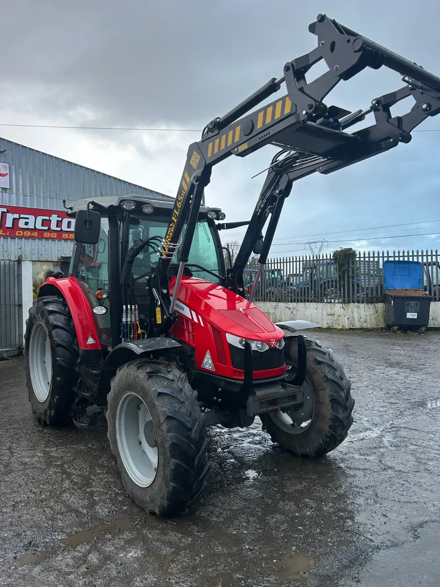 2017 Massey Ferguson 5712 SL c/w New loader - Image 4