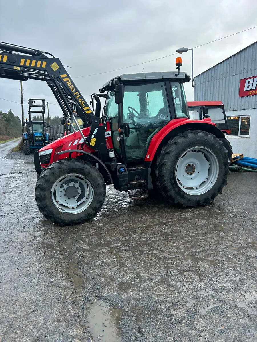 2017 Massey Ferguson 5712 SL c/w New loader - Image 2