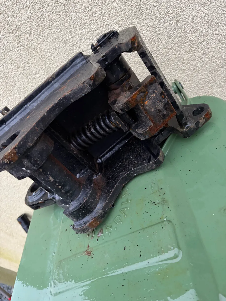 Unused 35mm pin manual quick hitch for sale - Image 2