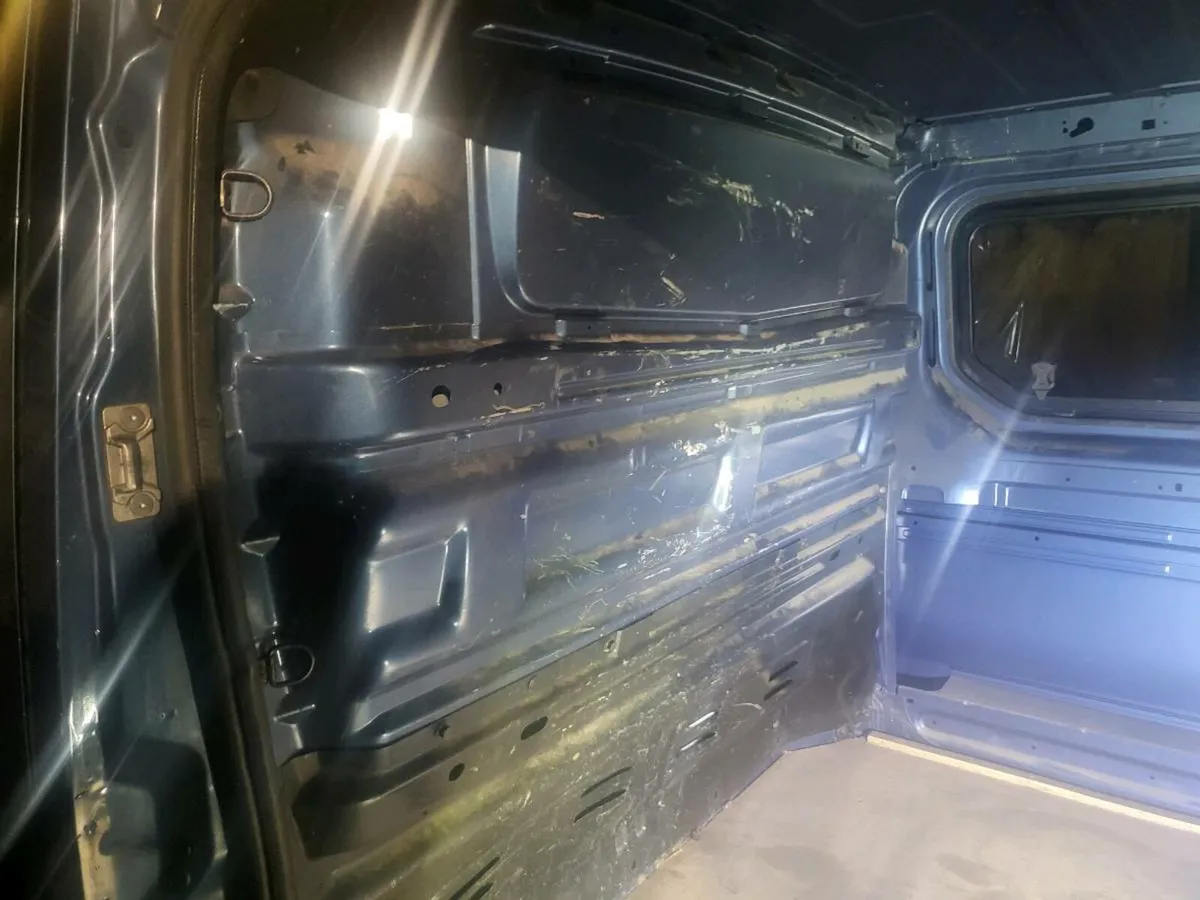 RENAULT TRAFIC BULKHEAD €120 - Image 1