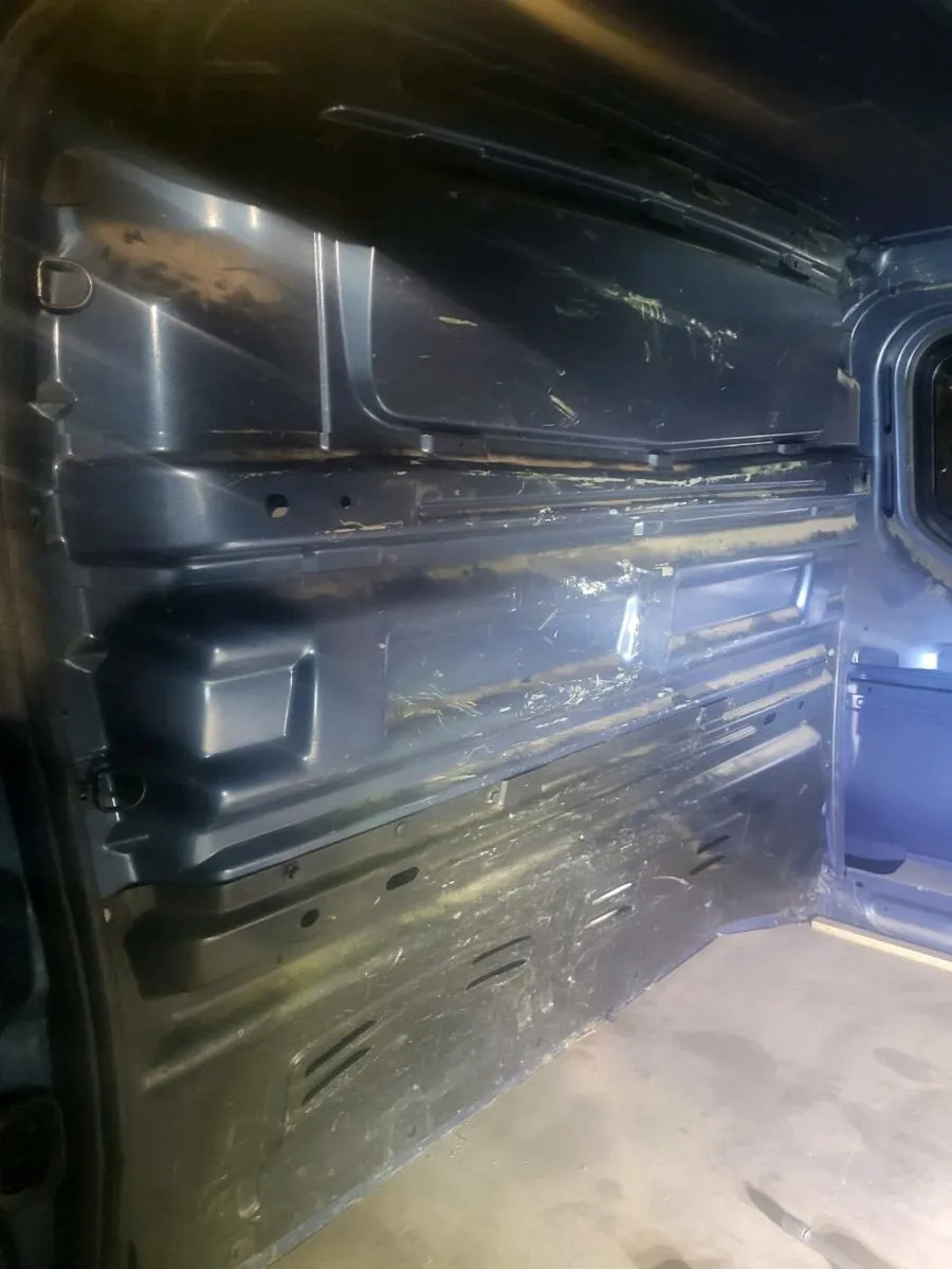 RENAULT TRAFIC BULKHEAD €120 - Image 2