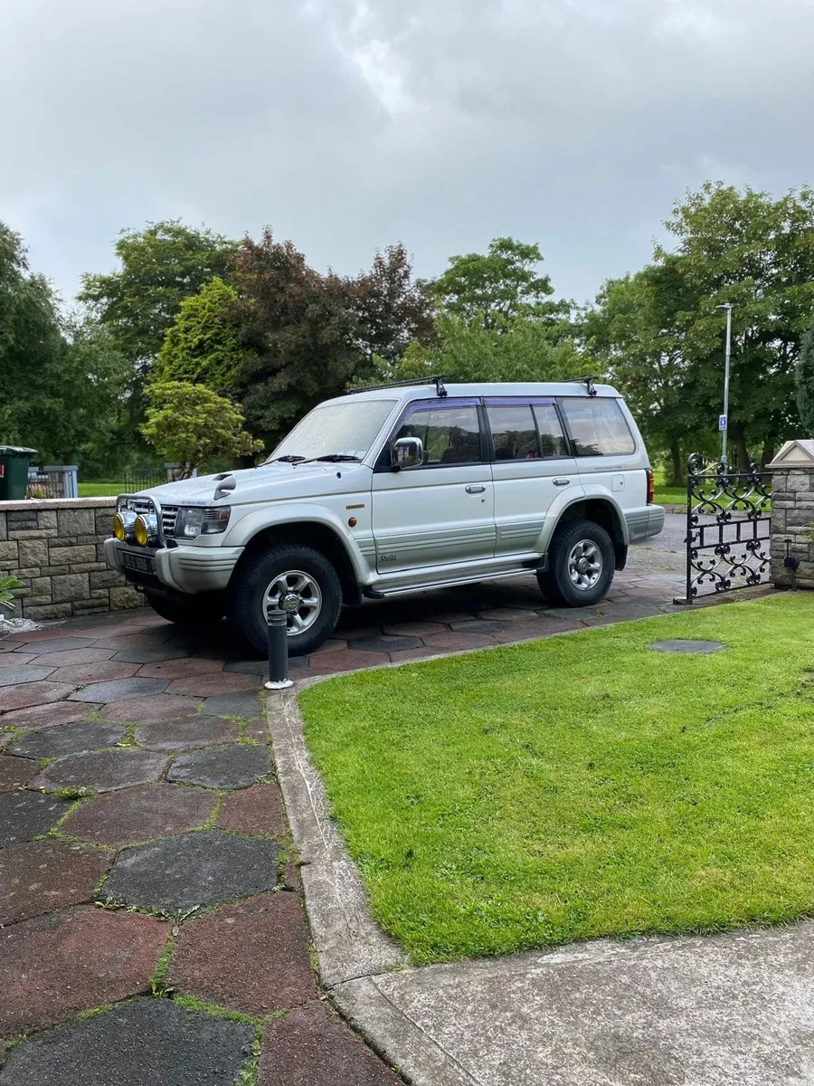 Mitsubishi Pajero 1993 - Image 2