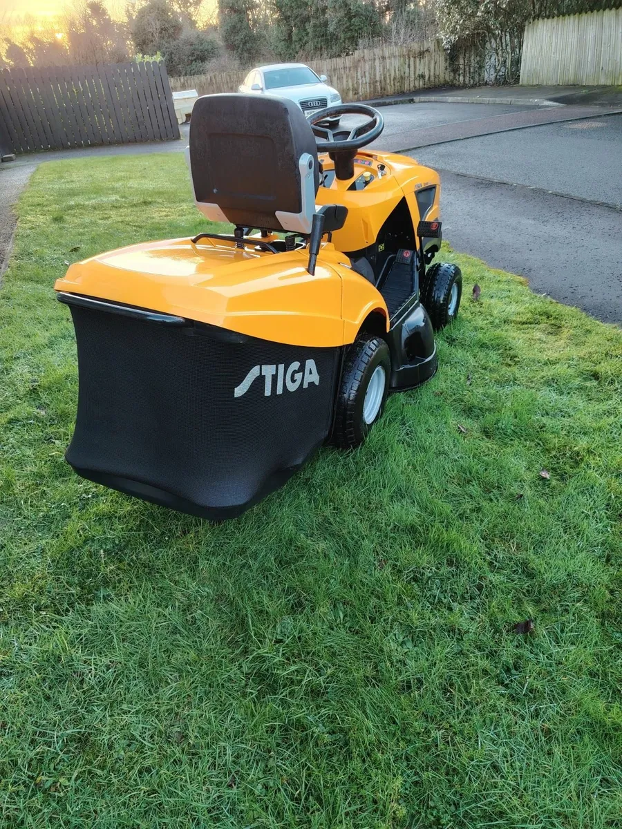 Stiga ride on lawnmower - Image 3